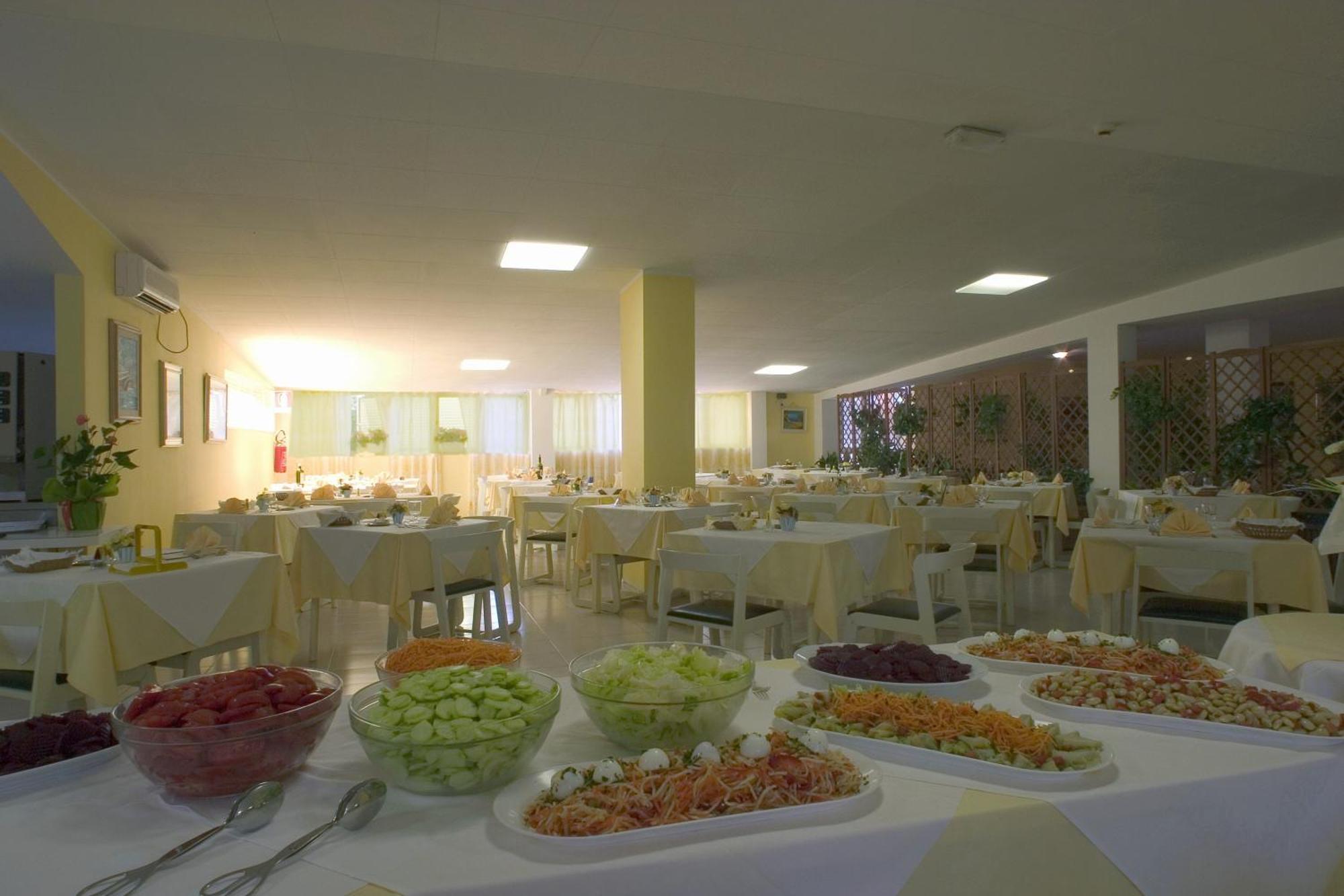 Hotel Santa Cruz Ліньяно-Сабб'ядоро Екстер'єр фото